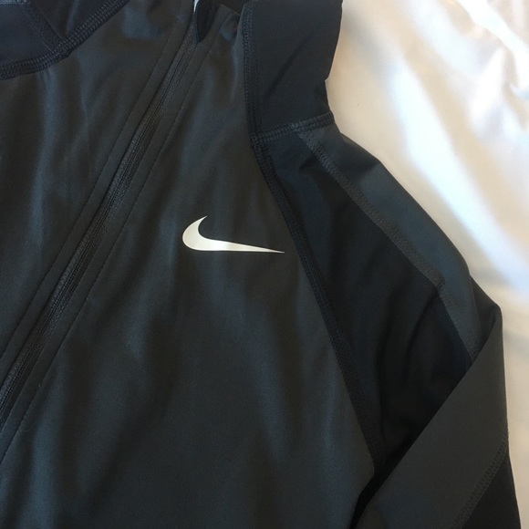 Nike dry-fit half zip - Picture 2 of 3
